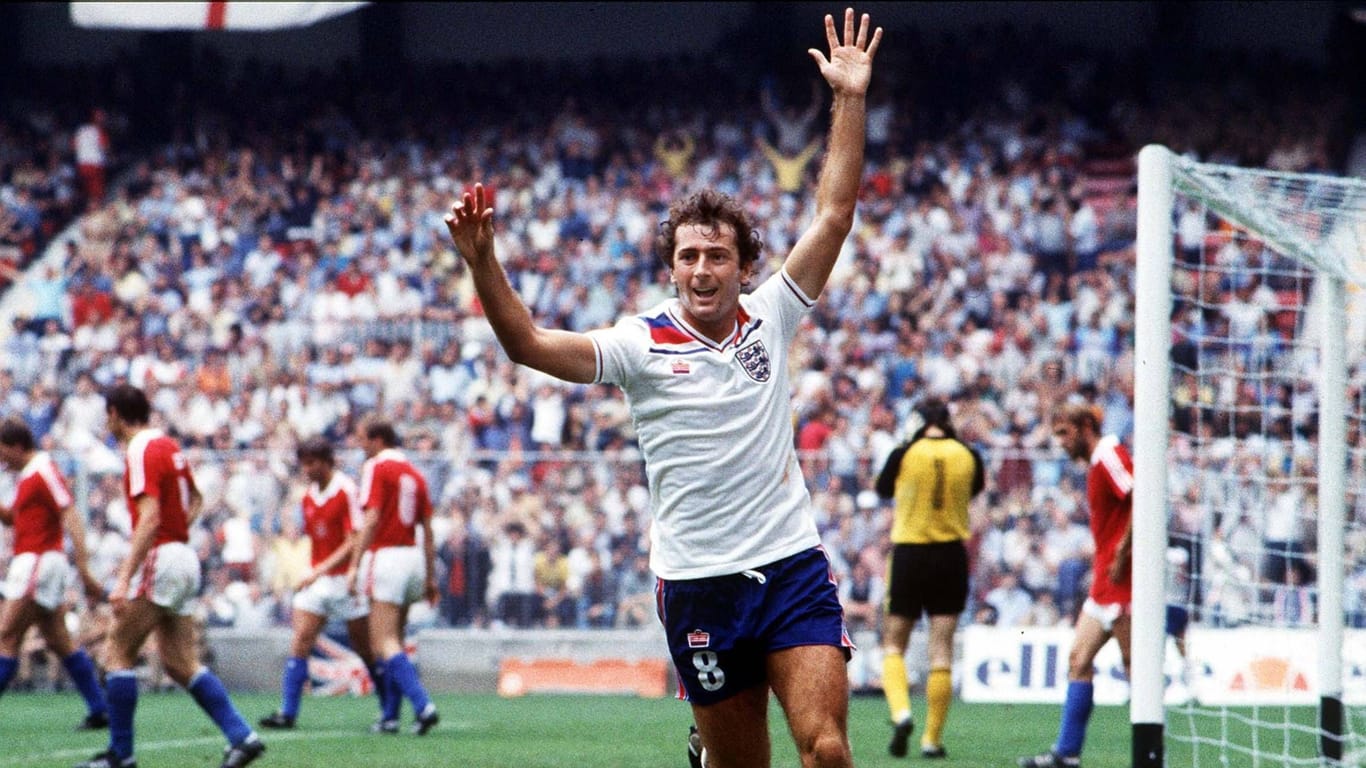 Trevor Francis feiert bei der WM 1982 seinen Treffer gegen die Tschechoslowakei.