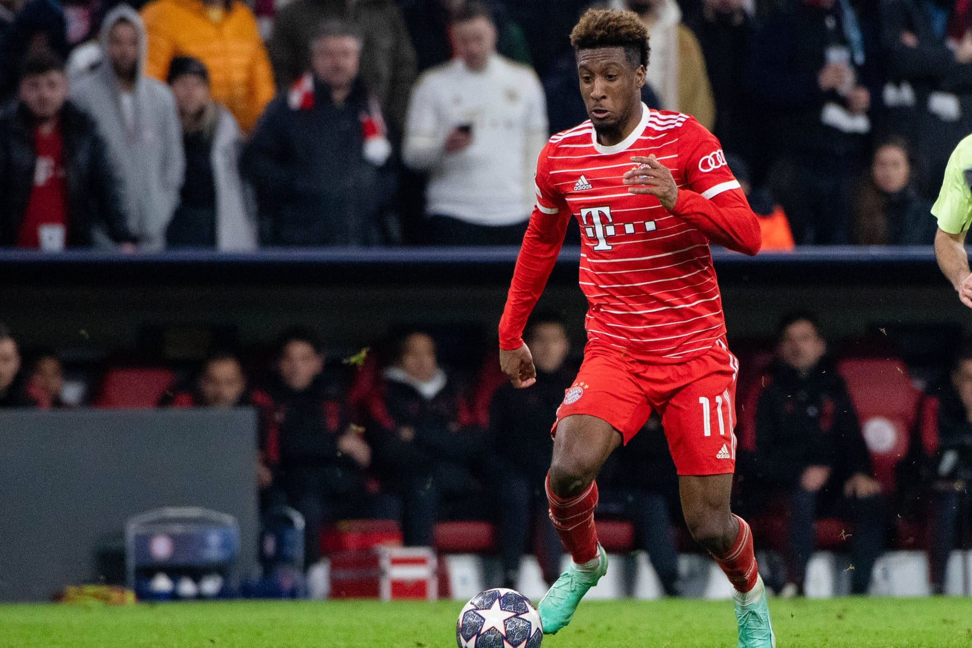 Bayerns Kingsley Coman (l.) verfolgt von Ex-City-Star İlkay Gündoğan: In der Champions League behielten die Engländer gegen den deutschen Rekordmeister die Oberhand.