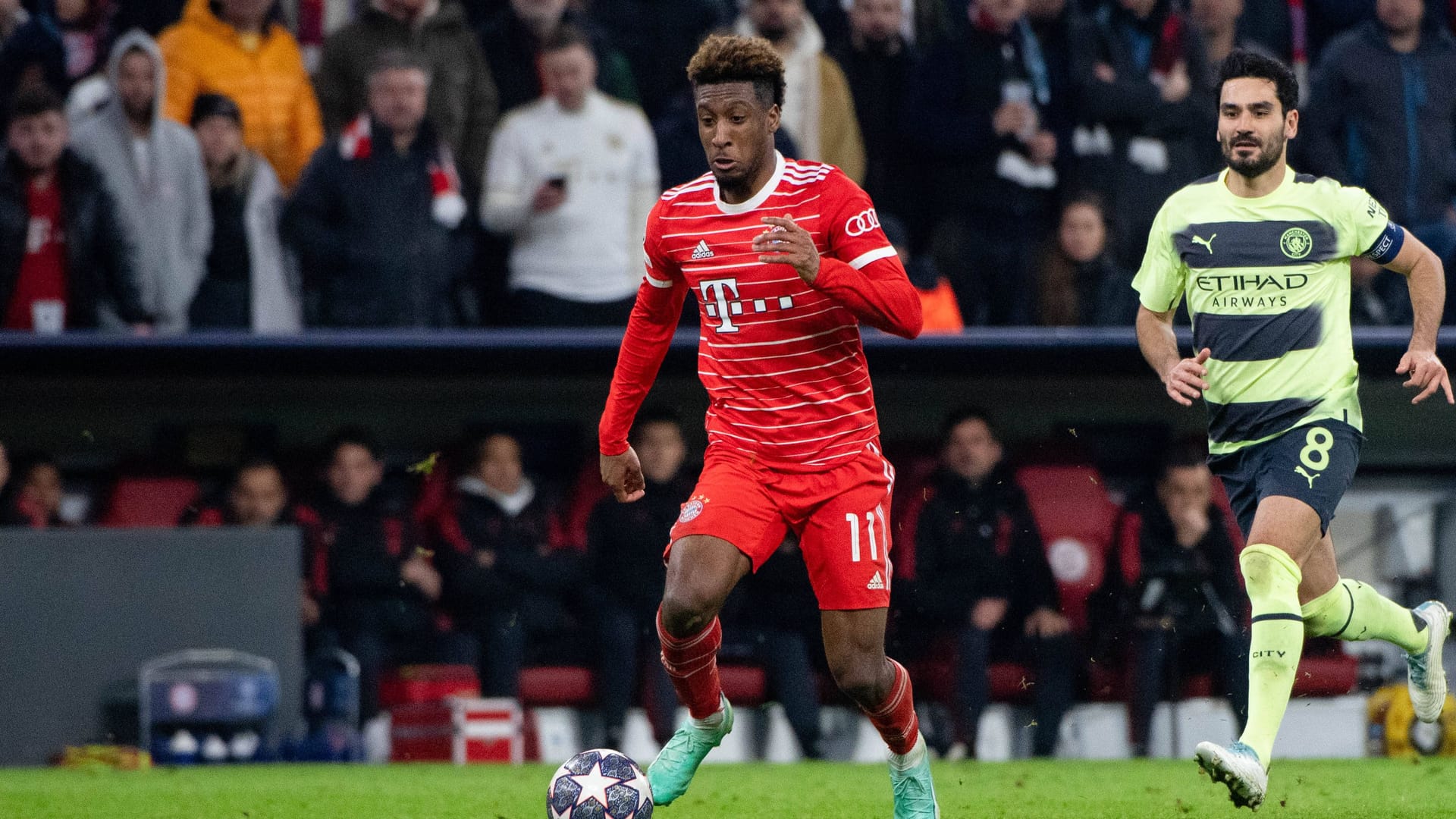 Bayerns Kingsley Coman (l.) verfolgt von Ex-City-Star İlkay Gündoğan: In der Champions League behielten die Engländer gegen den deutschen Rekordmeister die Oberhand.