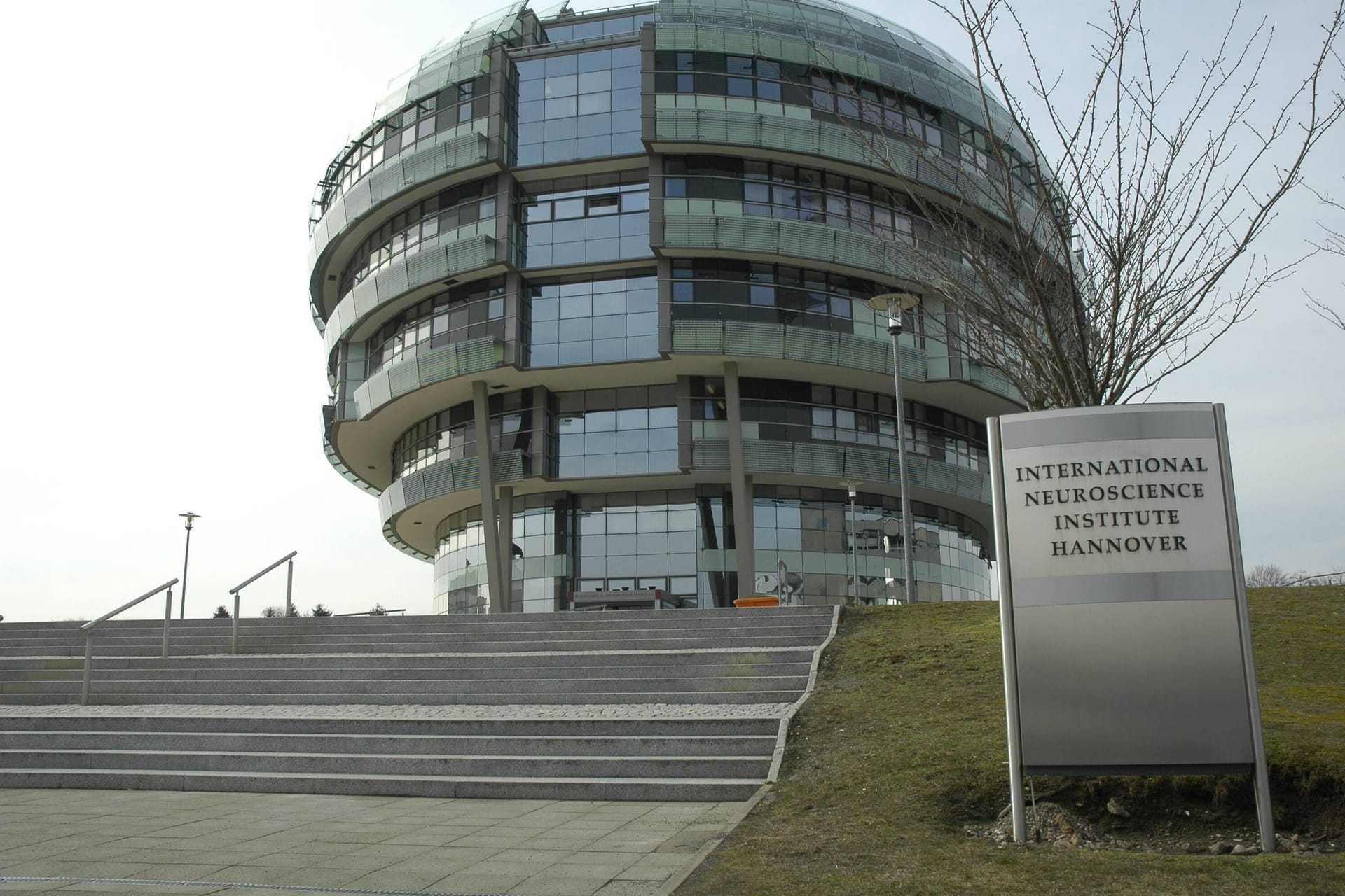 Das International Neuroscience Institute in Hannover: Hier soll sich ein iranischer Richter aufhalten.