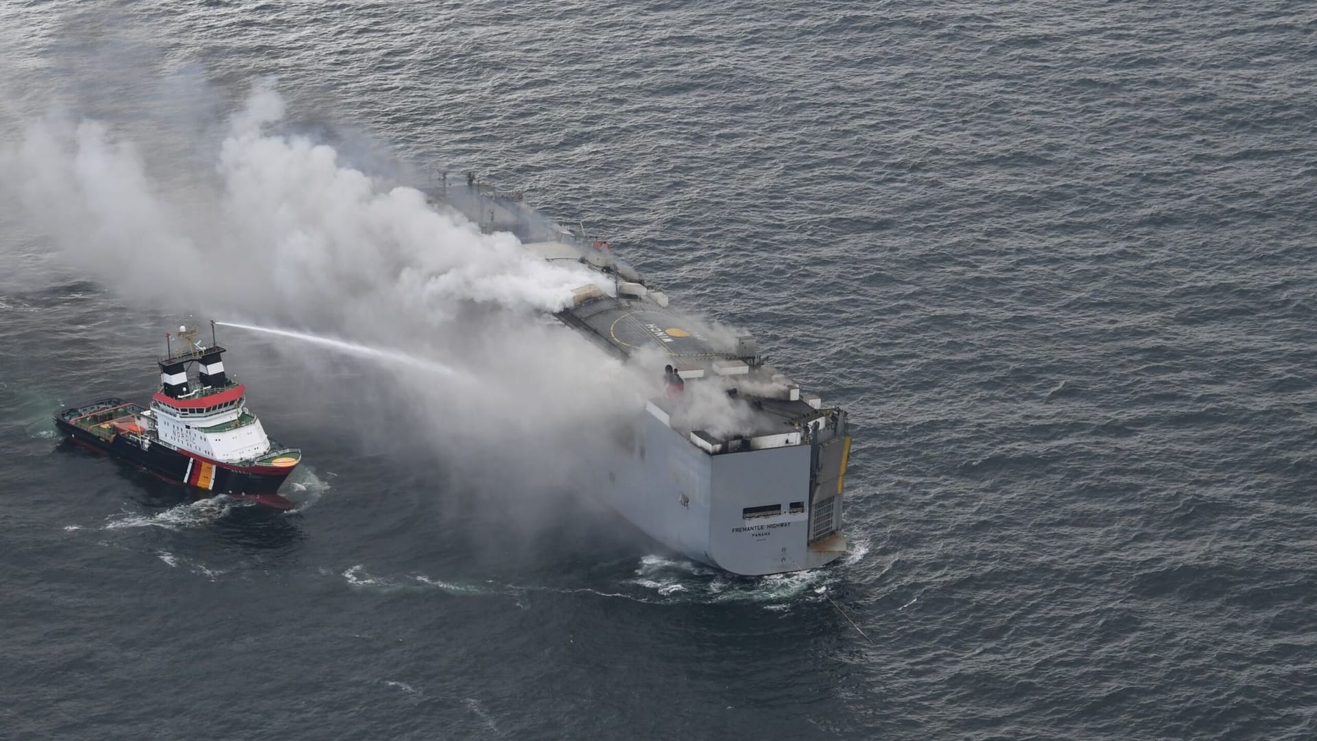 Feuer auf Frachter vor Ameland