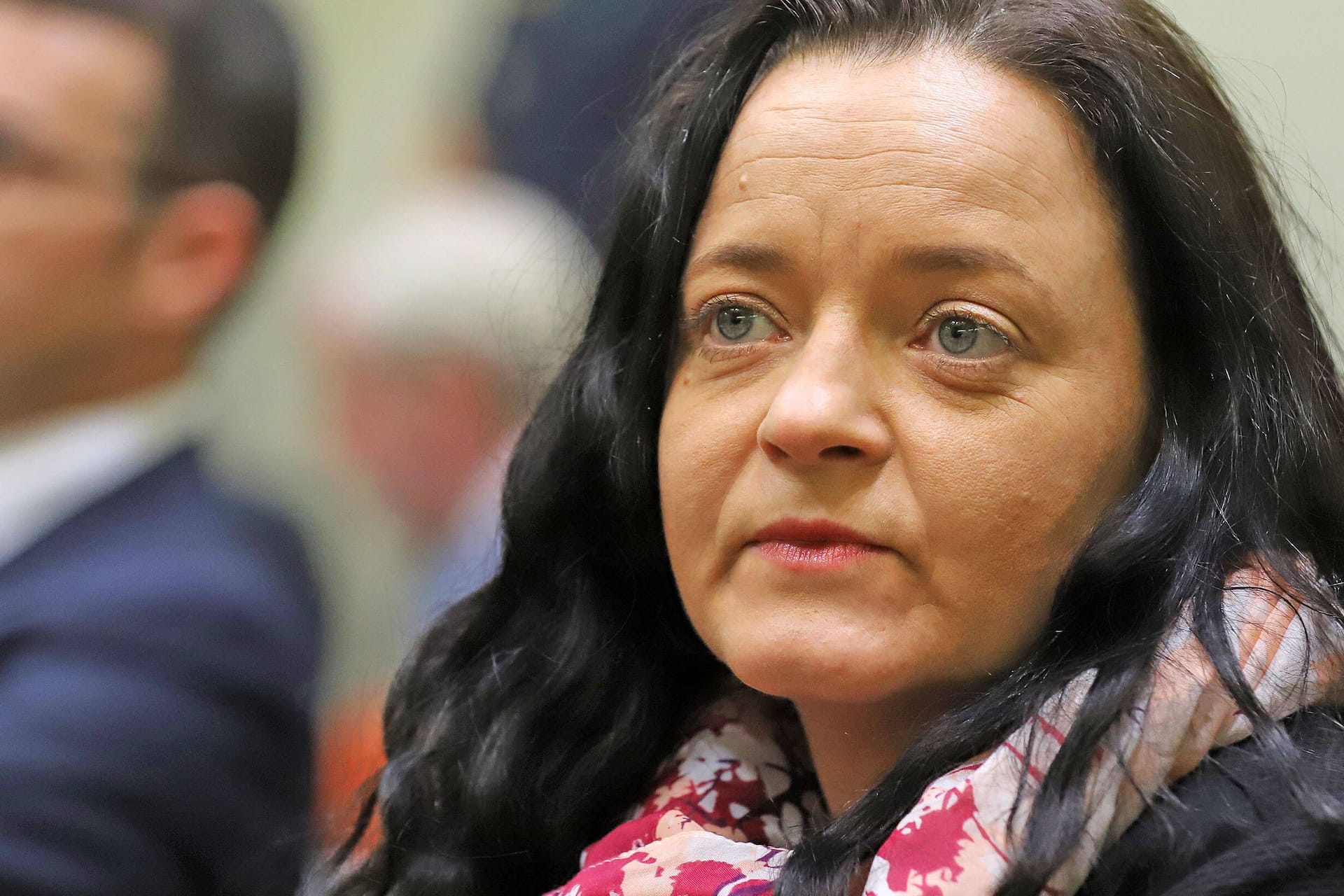 Beate Zschäpe am Ende des NSU-Prozesses im Gericht in München (Archivbild): Erstmals sprach die rechtsextreme Terroristin im Frühjahr 2023 über die Morde, an deren planung sie beteiligt war.