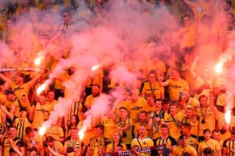 Fans von Dynamo Dresden feiern in Prag ihr Vereinsjubiläum.