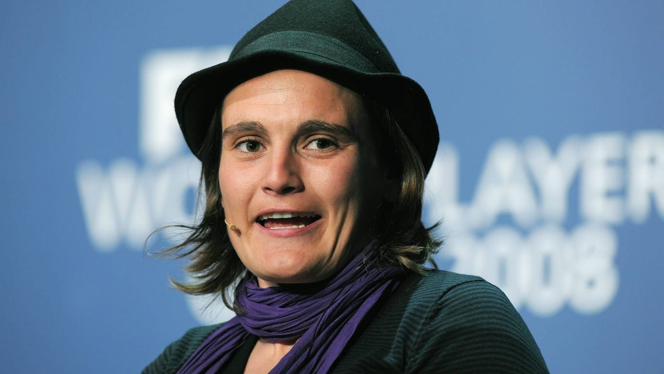 Nadine Angerer: Die Weltmeisterin wurde 2013 auch zur Hutträgerin des Jahres ausgezeichnet.
