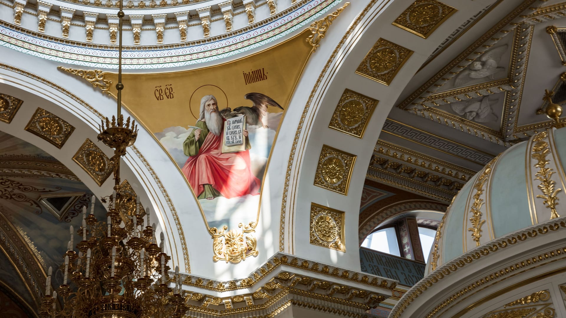 Ein Fresko unterhalb der Kuppel der Verklärungskathedrale vor dem Angriff (Archivbild): 1936 ließ Stalin den Sakralbau zerstören.