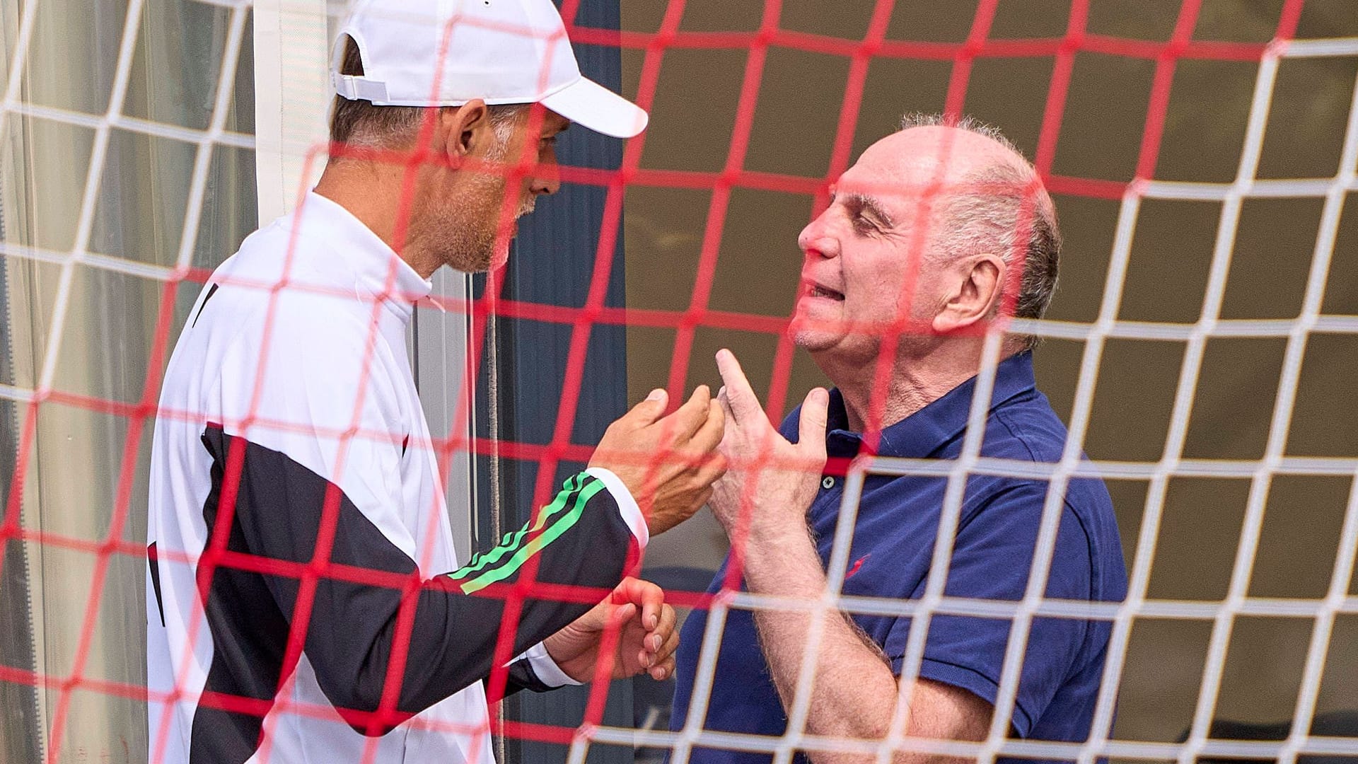 Thomas Tuchel und Uli Hoeneß (r.): Der Trainer des FC Bayern ist in regelmäßigem Austausch mit dem Ehrenpräsidenten.