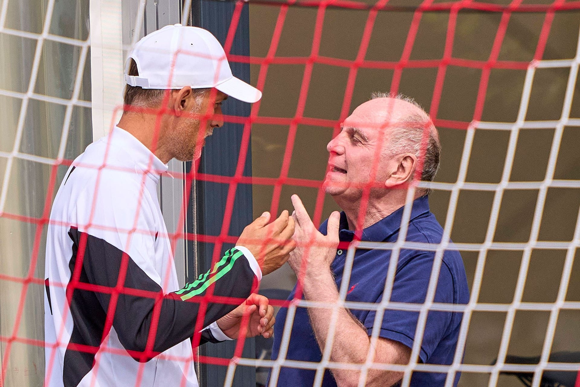 Thomas Tuchel und Uli Hoeneß (r.): Der Trainer des FC Bayern ist in regelmäßigem Austausch mit dem Ehrenpräsidenten.