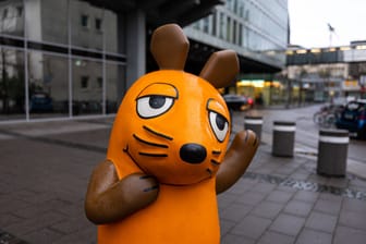 Die Mausfigur in KΓΆln: Unbekannte hatten die Figur beschΓ€digt. Die Mausfigur in KΓΆln: Unbekannte hatten die Figur beschΓ€digt.