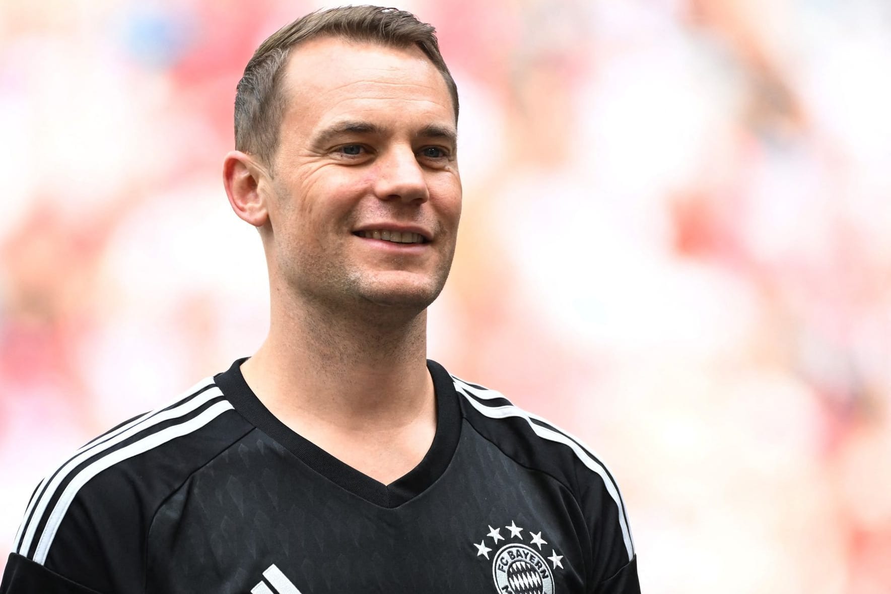 Manuel Neuer: Auch der Kapitän des FC Bayern war bei der Teampräsentation in der Allianz Arena mit dabei.