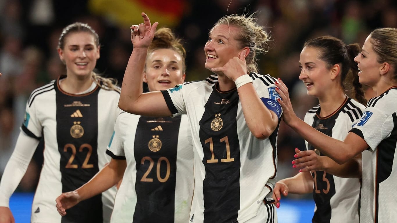 Die DFB-Frauen jubeln: Sie erzielten das bisher höchste WM-Ergebnis des laufenden Turniers.