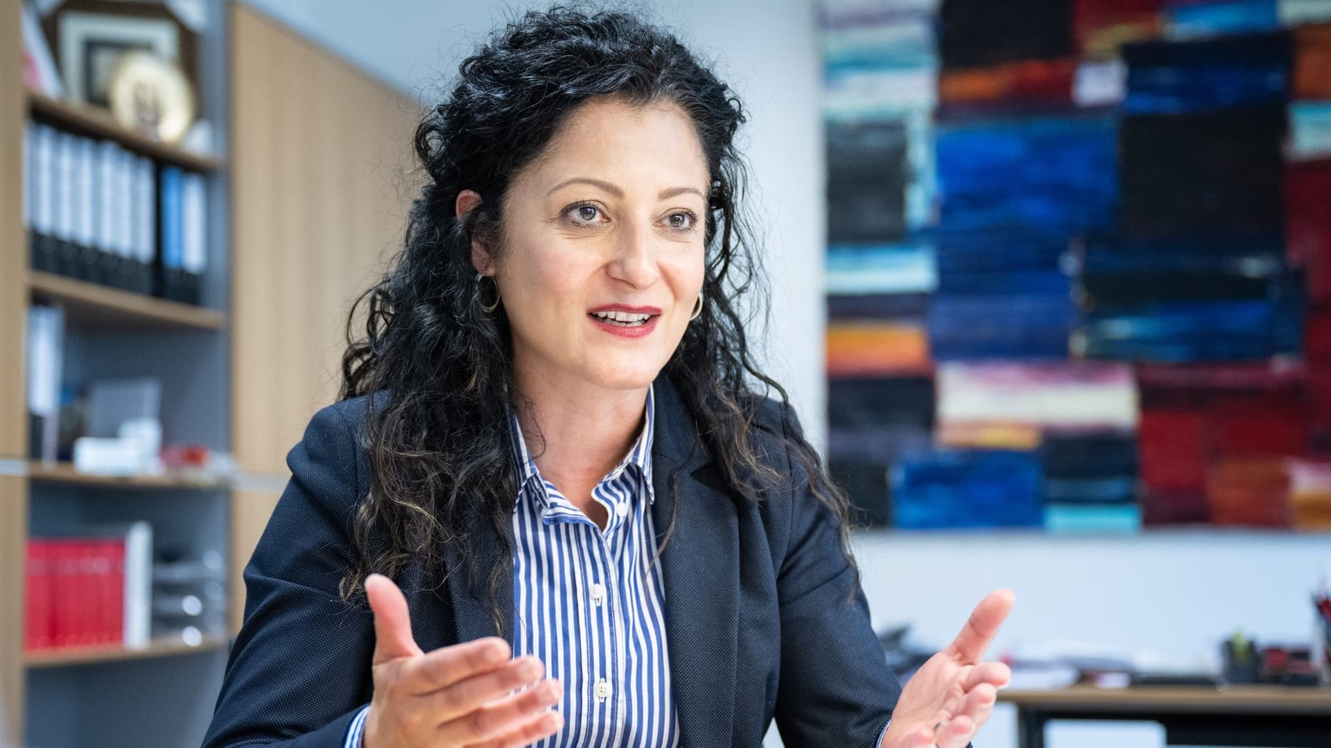 Berlin: Cansel Kiziltepe (SPD), Berliner Senatorin für Arbeit, Soziales, Gleichstellung, Integration, Vielfalt und Antidiskriminierung, stellt Verteilmechanismus für Flüchtlinge infrage. Berlin: Cansel Kiziltepe (SPD), Berliner Senatorin für Arbeit, Soziales, Gleichstellung, Integration, Vielfalt und Antidiskriminierung, stellt Verteilmechanismus für Flüchtlinge infrage.