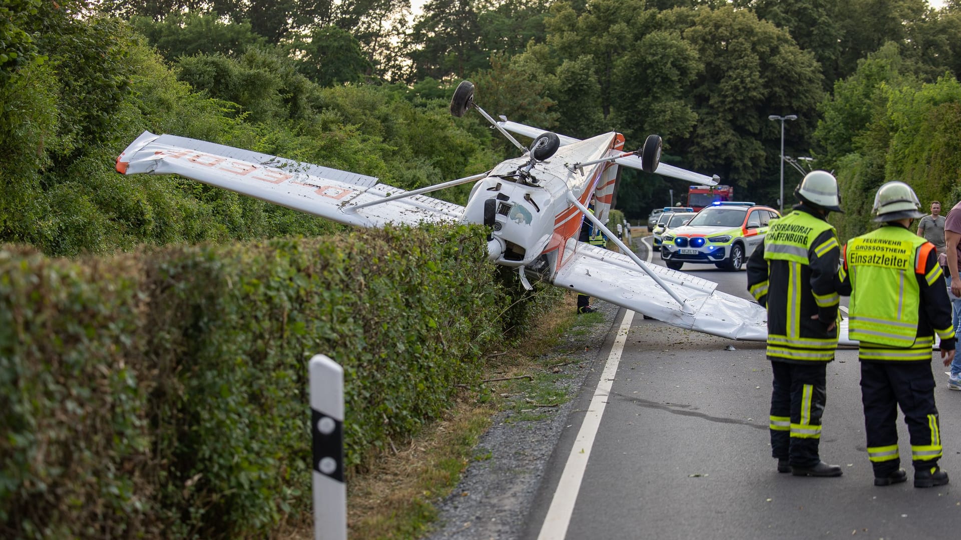 Unfall in Großostheim: Normalerweise sind auf der Straße viele Menschen unterwegs.