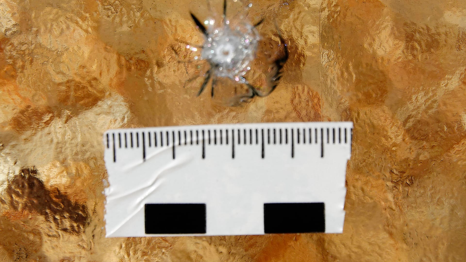 Treffer mit dem Geschoss einer Luftdruckwaffe (Symbolbild): Auch Luftgewehre können teils schwere Verletzungen hervorrufen. Treffer mit dem Geschoss einer Luftdruckwaffe (Symbolbild): Auch Luftgewehre können teils schwere Verletzungen hervorrufen.