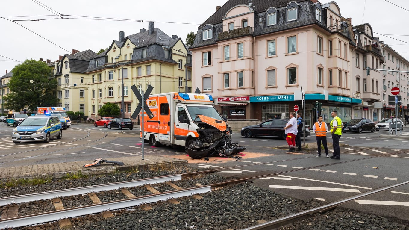 Die Kreuzung in Frankfurt: Dem Rettungswagen wurde ersten Ermittlungen zufolge "Rot" angezeigt.