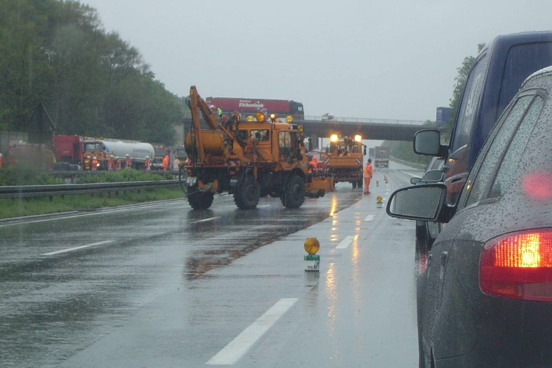 Bauarbeiten auf der A7 (Archivbild): Nach einer Streckensperrung rollt der Verkehr auf der A7 wieder.