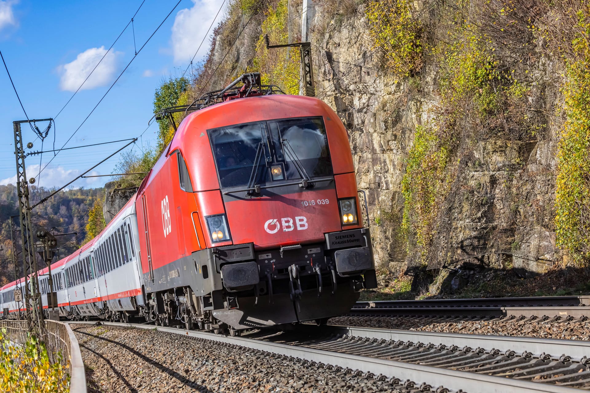 Ein EuroCity (Symbolbild): Zuletzt sorgte ein solcher Zug der Österreichischen Bundesbahnen für Verwirrung und Ärger am Münchner Ostbahnhof.