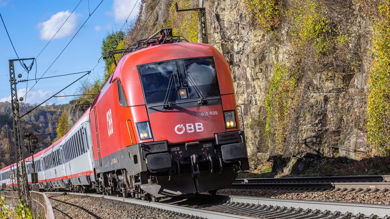 Ein EuroCity (Symbolbild): Zuletzt sorgte ein solcher Zug der Österreichischen Bundesbahnen für Verwirrung und Ärger am Münchner Ostbahnhof.