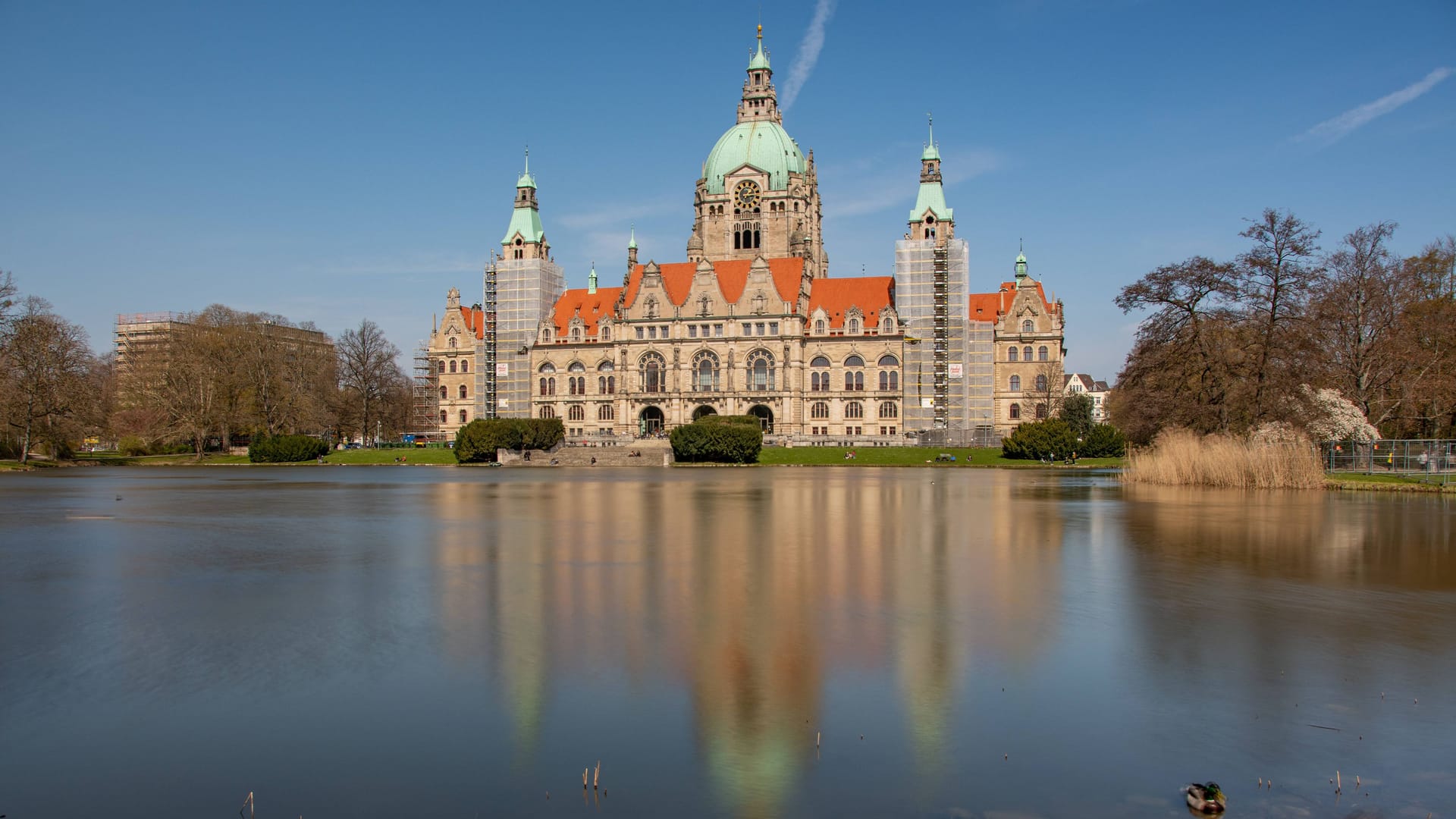 Das Neue Rathaus in Hannover: Insgesamt 32 Beschäftigte der Stadt haben eine Zeit lang in einer simulierten Viertagewoche gearbeitet.