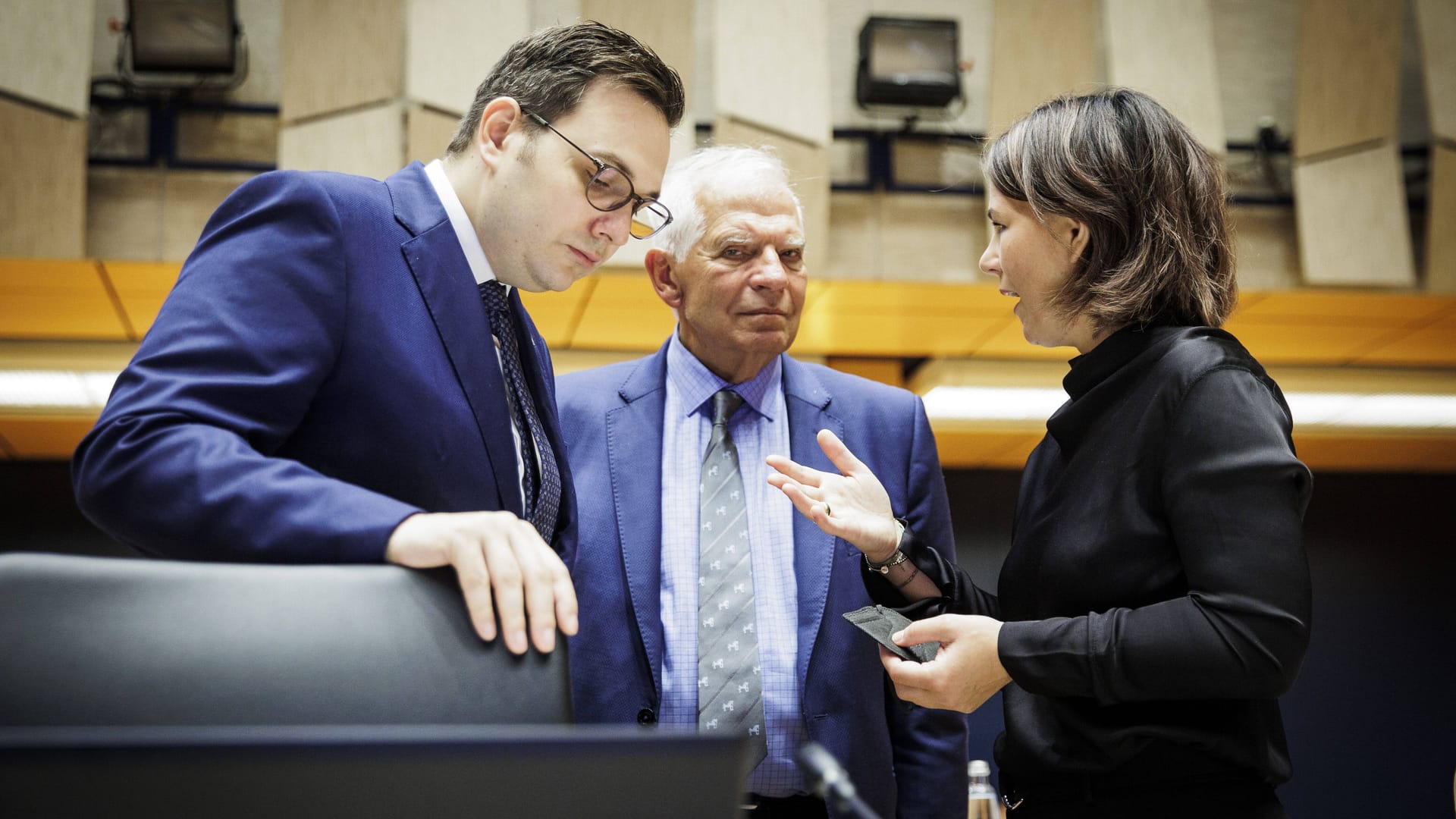 Tschechiens Außenminister Jan Lipavsky (l.) bei einem Nato-Treffen mit EU-Außenexperte Josep Borrell und der deutschen Außenministerin Annalena Baerbock (Archivbild).