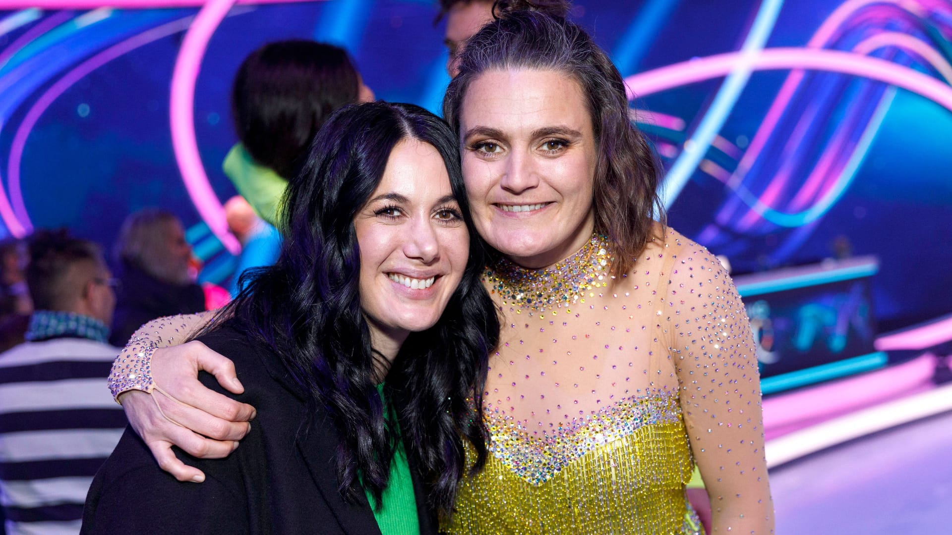 Nadine Angerer (r.) mit Ehefrau Magdalena Golombek: Die ehemalige Torhüterin nahm 2019 an der zweiten Staffel der Sat.1 Show "Dancing on Ice" teil.