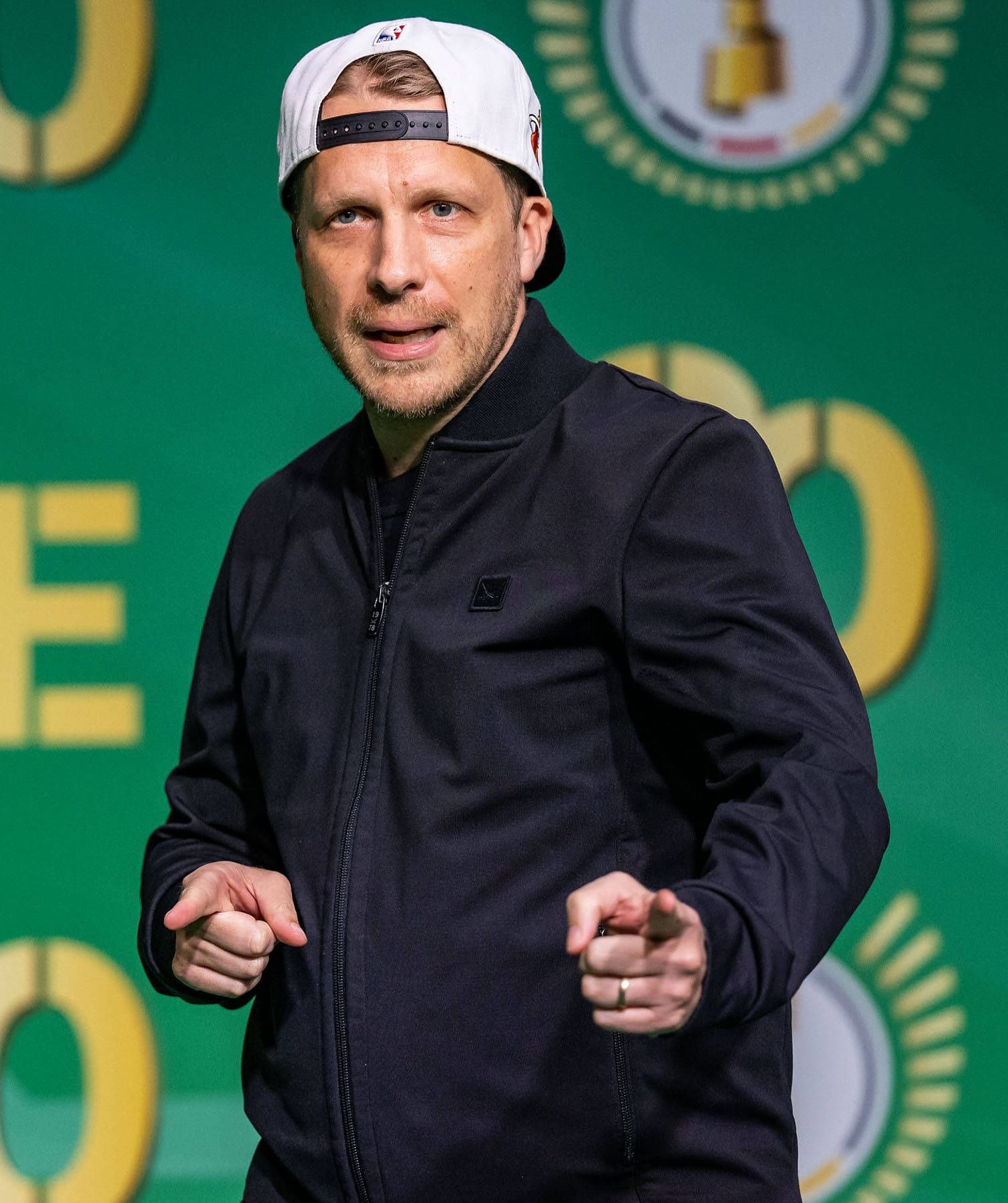 Oliver Pocher am 3. Juni 2023: Hier war sein Ehering noch an seinem Finger zu sehen.