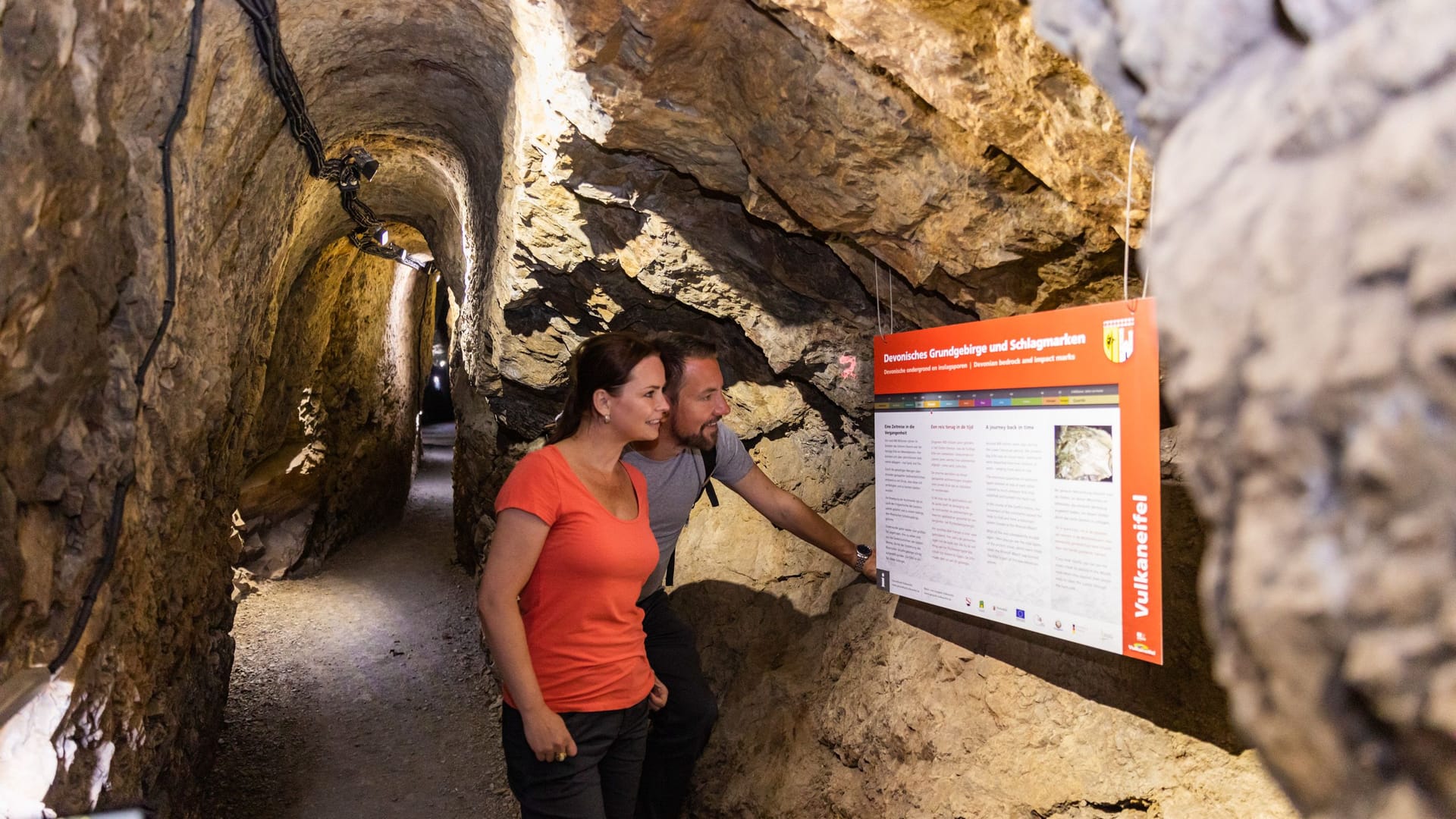 Der Ulmener Maar-Stollen: Schautafeln erzählen die Geschichte des Tunnels.