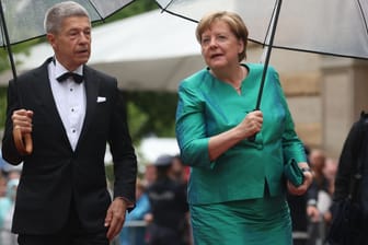 Joachim Sauer und Angela Merkel: Sie besuchten die Eröffnung der Richard-Wagner-Festspiele 2023.