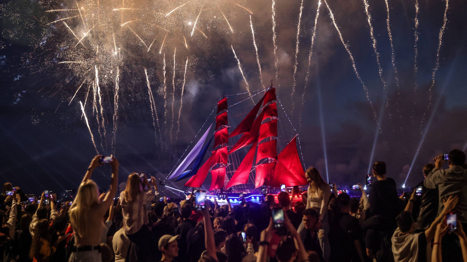 Scarlet Sails Festival in St. Petersburg (Archivbild): Putin soll sich das Lichtspektakel von einer Jacht aus angesehen haben.