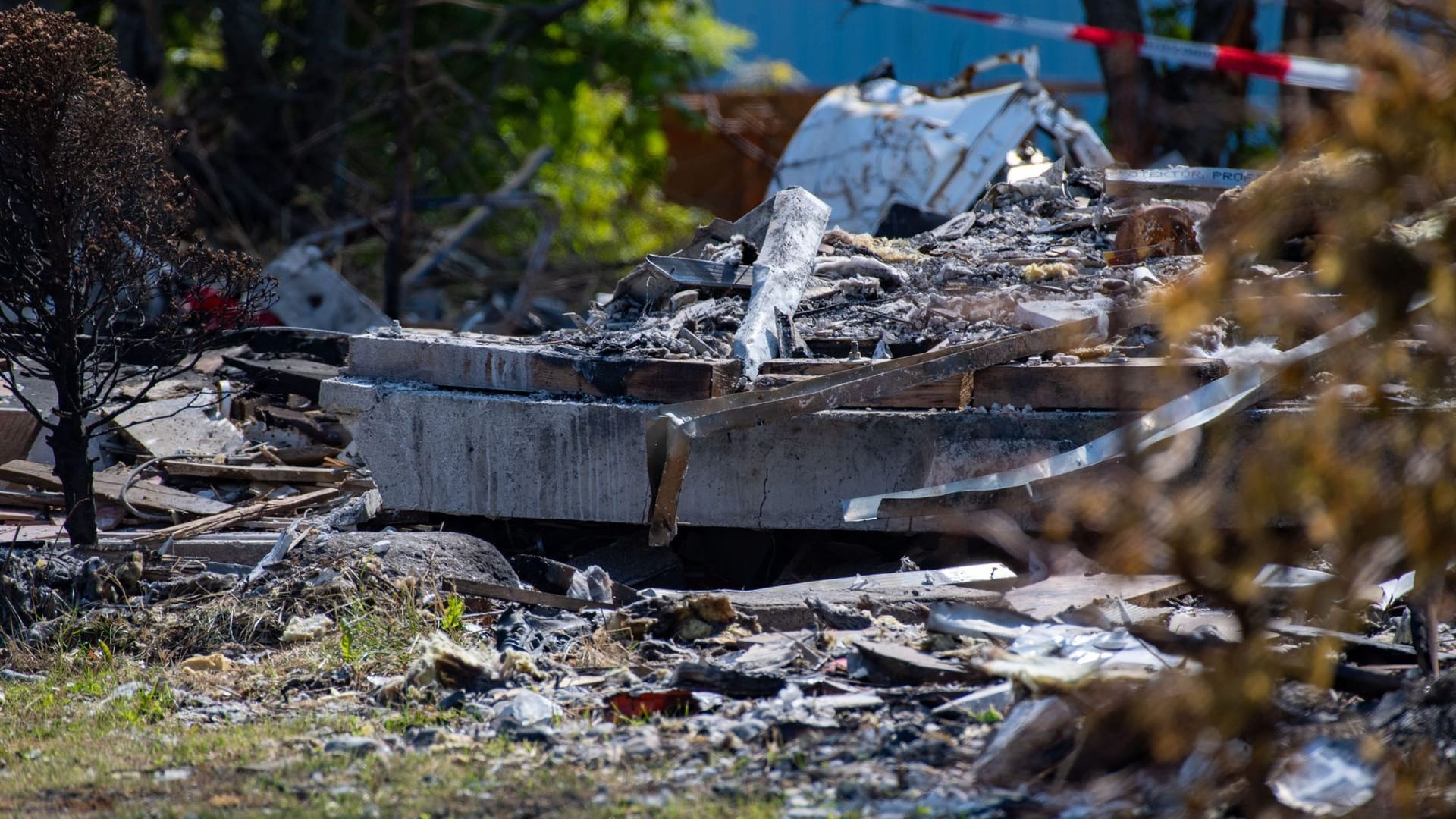 Schutt und Asche: Hier ist ein Haus explodiert.