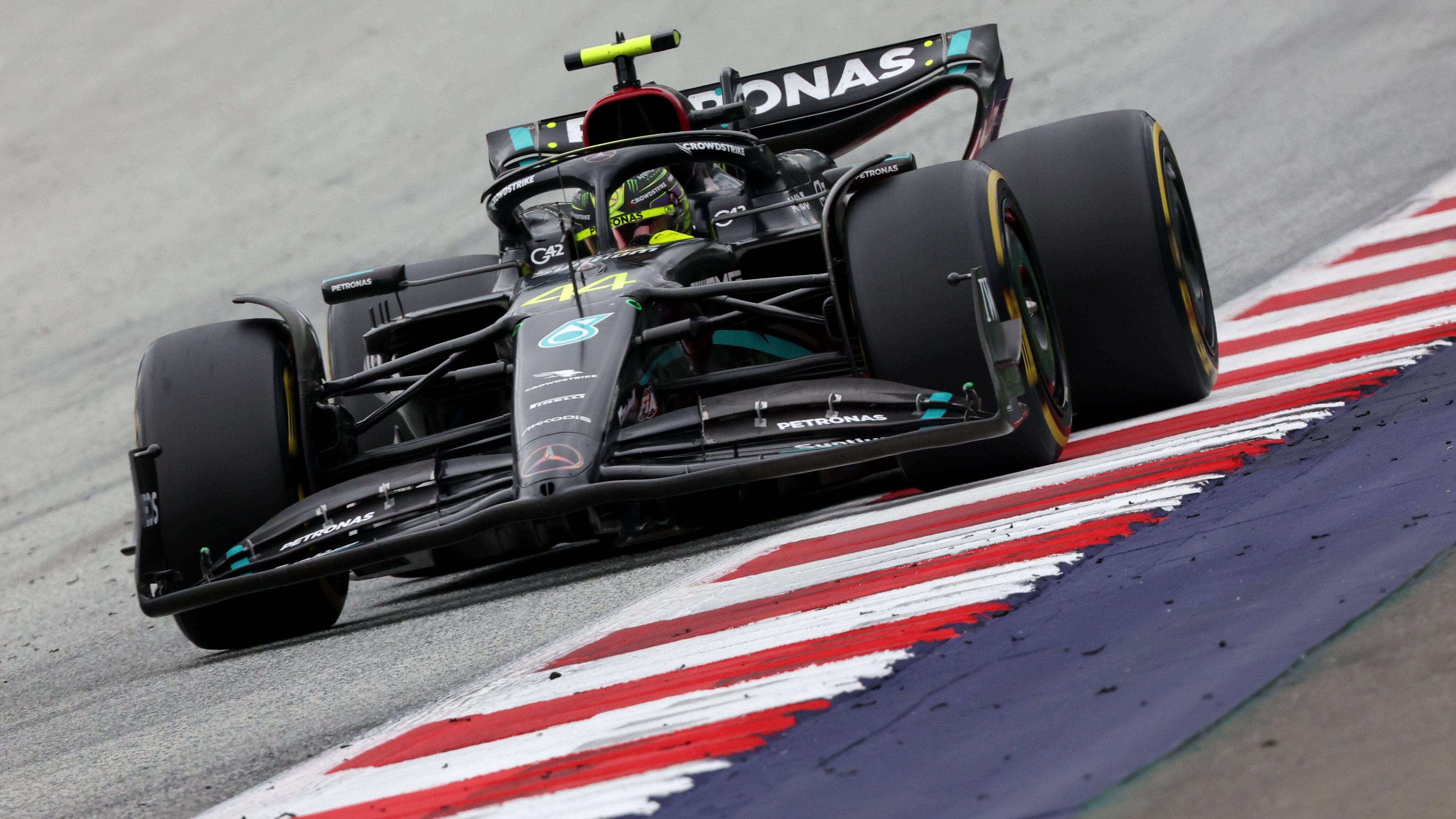 Formel 1: Fia bestraft gleich acht Fahrer – auch Lewis Hamilton betroffen