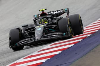 Lewis Hamilton: Der Brite bekam eine zehnsekündige Strafe aufgebrummt, die ihn Platz sieben kostete.