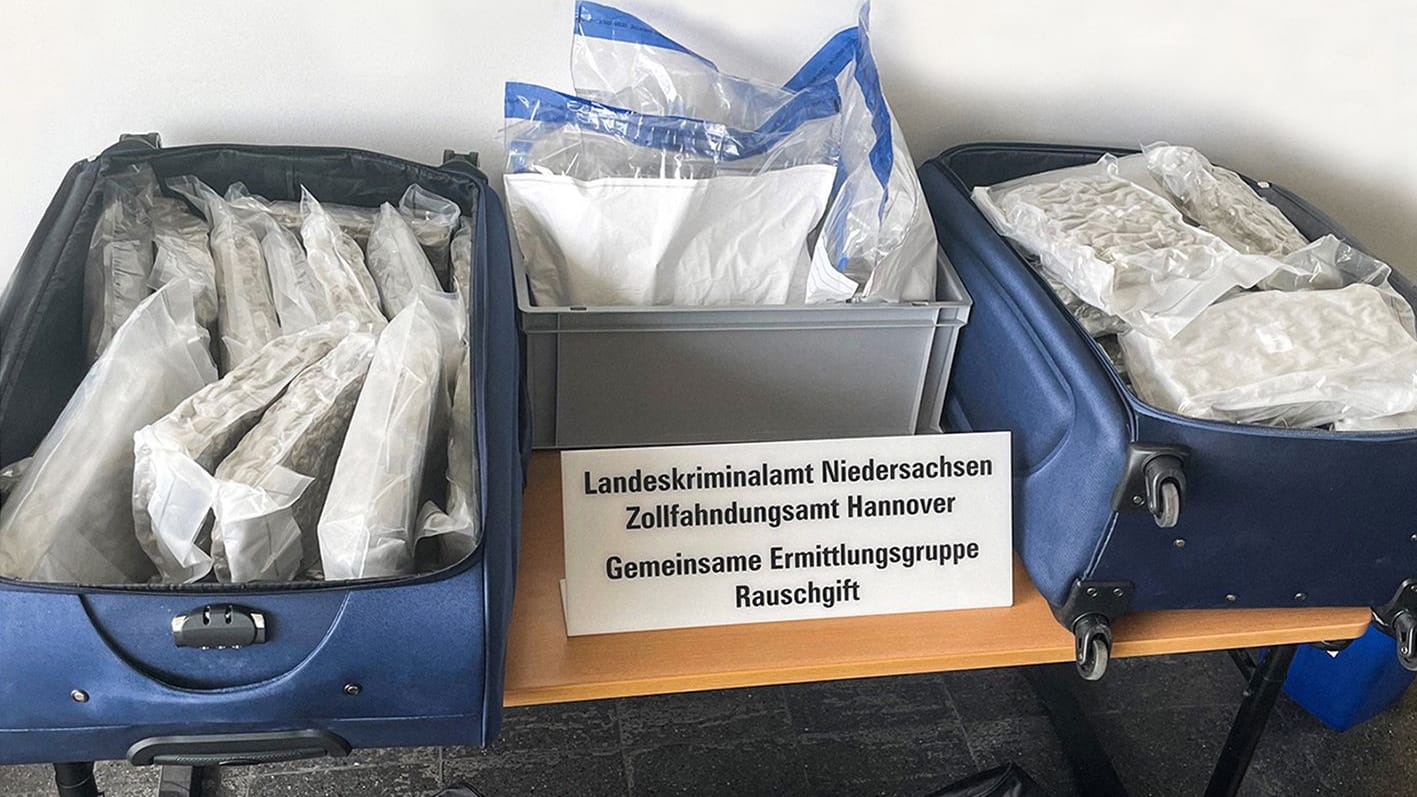 Sichergestellte Drogen: Unter anderem fanden die Ermittler rund 70 Kilo Marihuana in Reisekoffern.