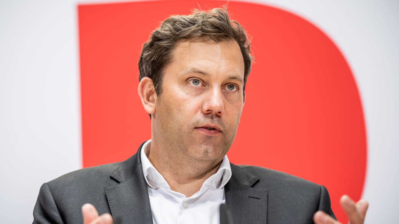 Lars Klingbeil, SPD-Bundesvorsitzender: "Das Leben ist teurer geworden, deshalb brauchen wir generell höhere Löhne im Land."