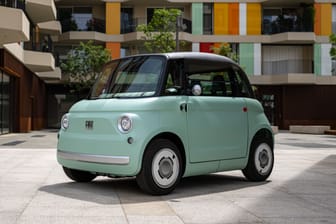 Sehr niedlich: Fiat hat sein erstes Mini-Stadtauto im Retrolook designt.
