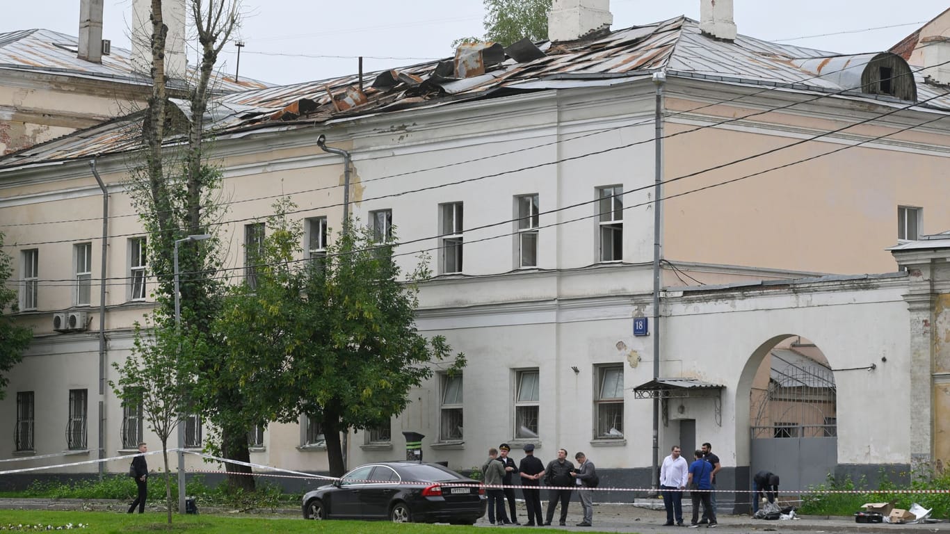 Getroffenes Gebäude des Militärorchesters: Nicht weit entfernt liegt das russische Verteidigungsministerium.