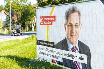 Hans-Georg Maaßen auf einem Wahlplakat vor der Bundestagswahl 2021 (Archivbild): Der ehemalige Verfassungsschutzchef ist inzwischen Vorsitzender der "Werteunion" und sprach bei einer Veranstaltung des Vereins in München.