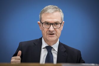 Kay Scheller, PrΓ€sident des Bundesrechnungshofes (Archivbild): Er kritisiert die KlimaschutzmaΓnahmen der Bundesregierung. Kay Scheller, PrΓ€sident des Bundesrechnungshofes (Archivbild): Er kritisiert die KlimaschutzmaΓnahmen der Bundesregierung.