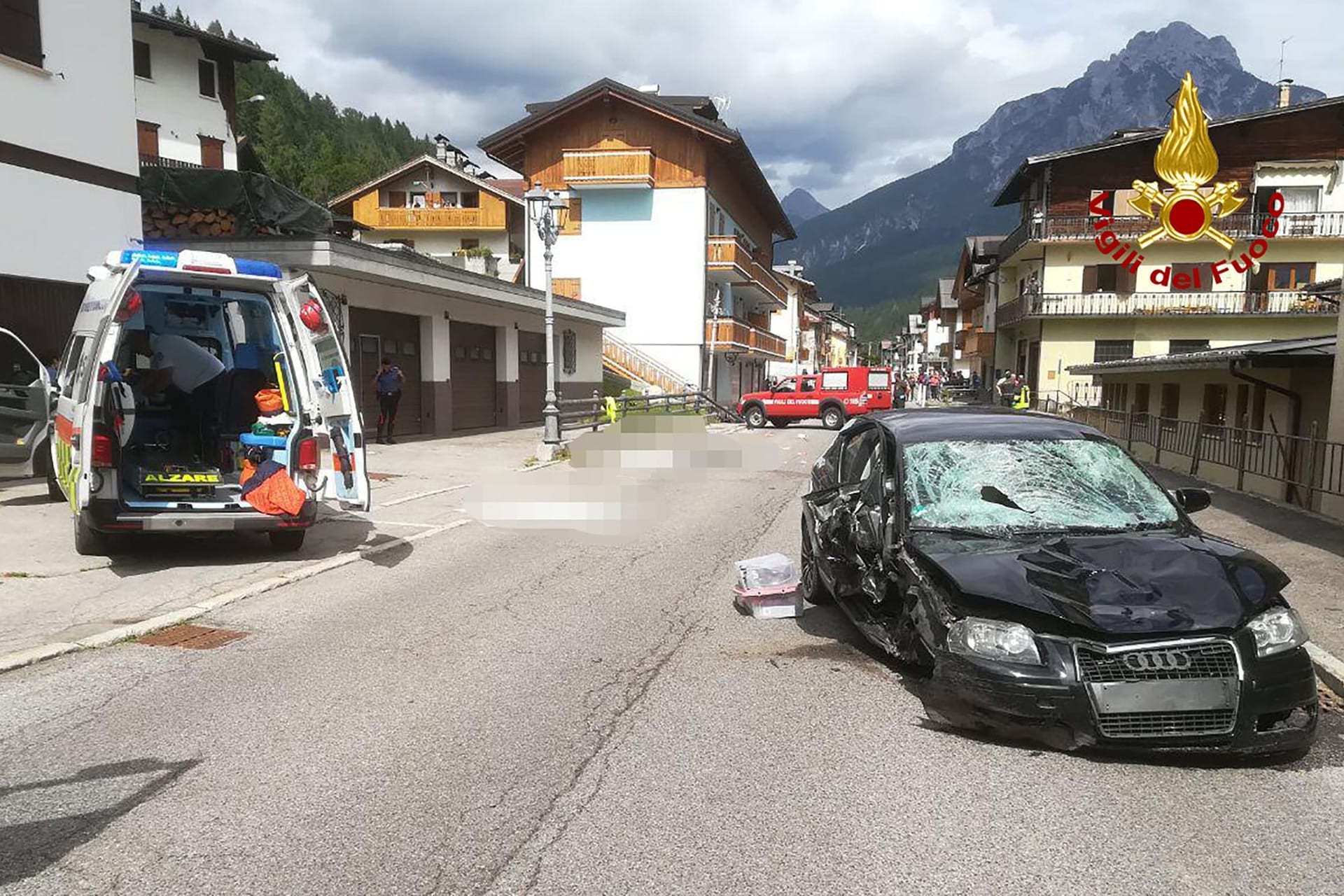 Trauer in Santo Stefano di Cadore: Eine Frau fuhr in eine Familie, drei Menschen starben.