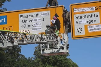 SEK in Ulm: Klimaaktivisten hatten dort am Dienstag ein Brücke besetzt.
