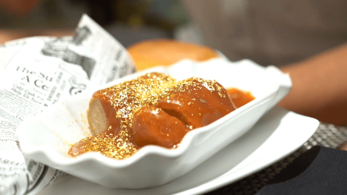 Goldstaub soll die Currywurst von anderen abheben: Aber ist das wirklich nötig?