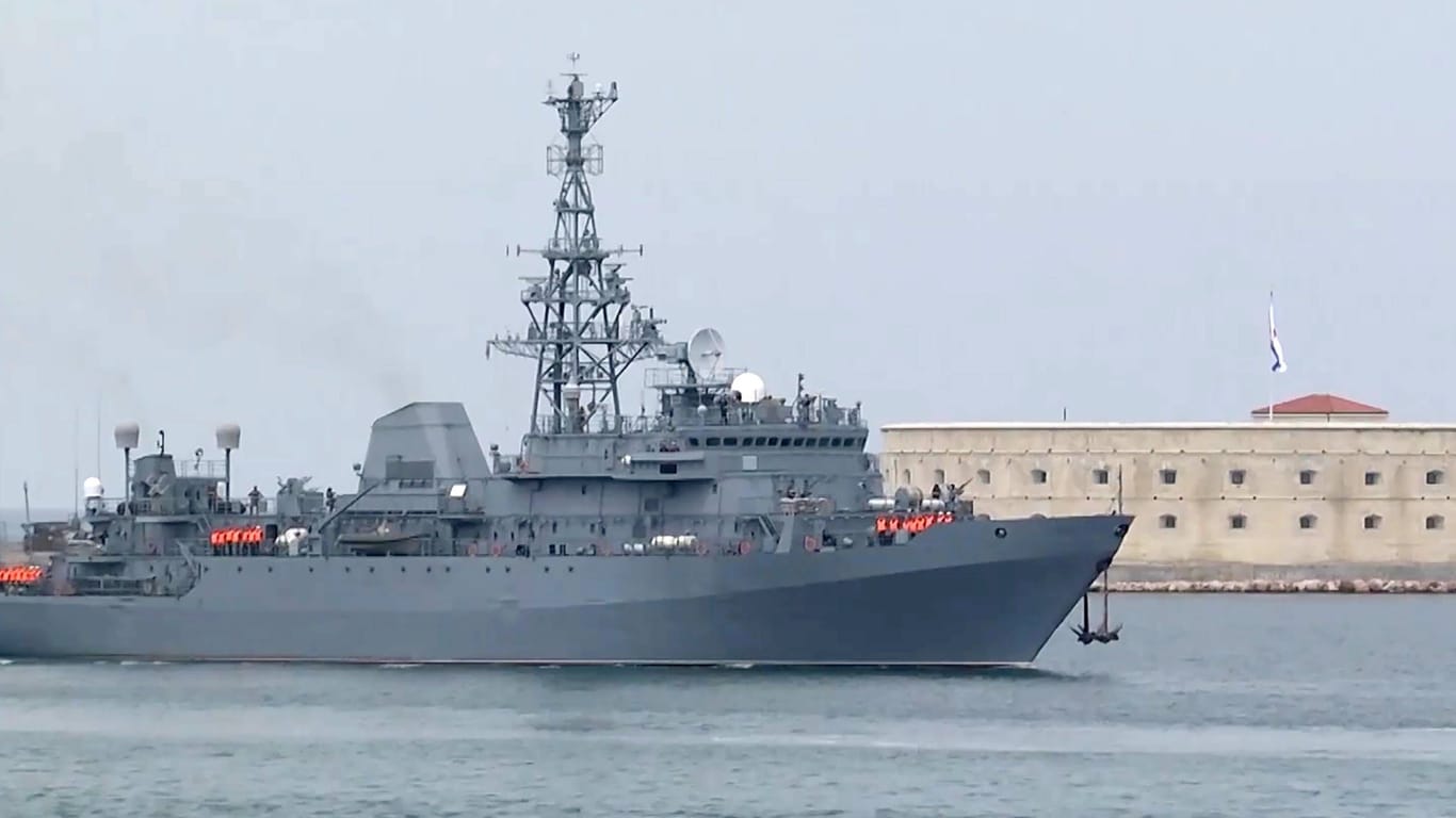 Russisches Aufklärungsschiff in Sewastopol: London geht davon aus, dass die Ukraine die russische Schwarzmeerflotte nun verstärkt ins Visier nehmen wird.