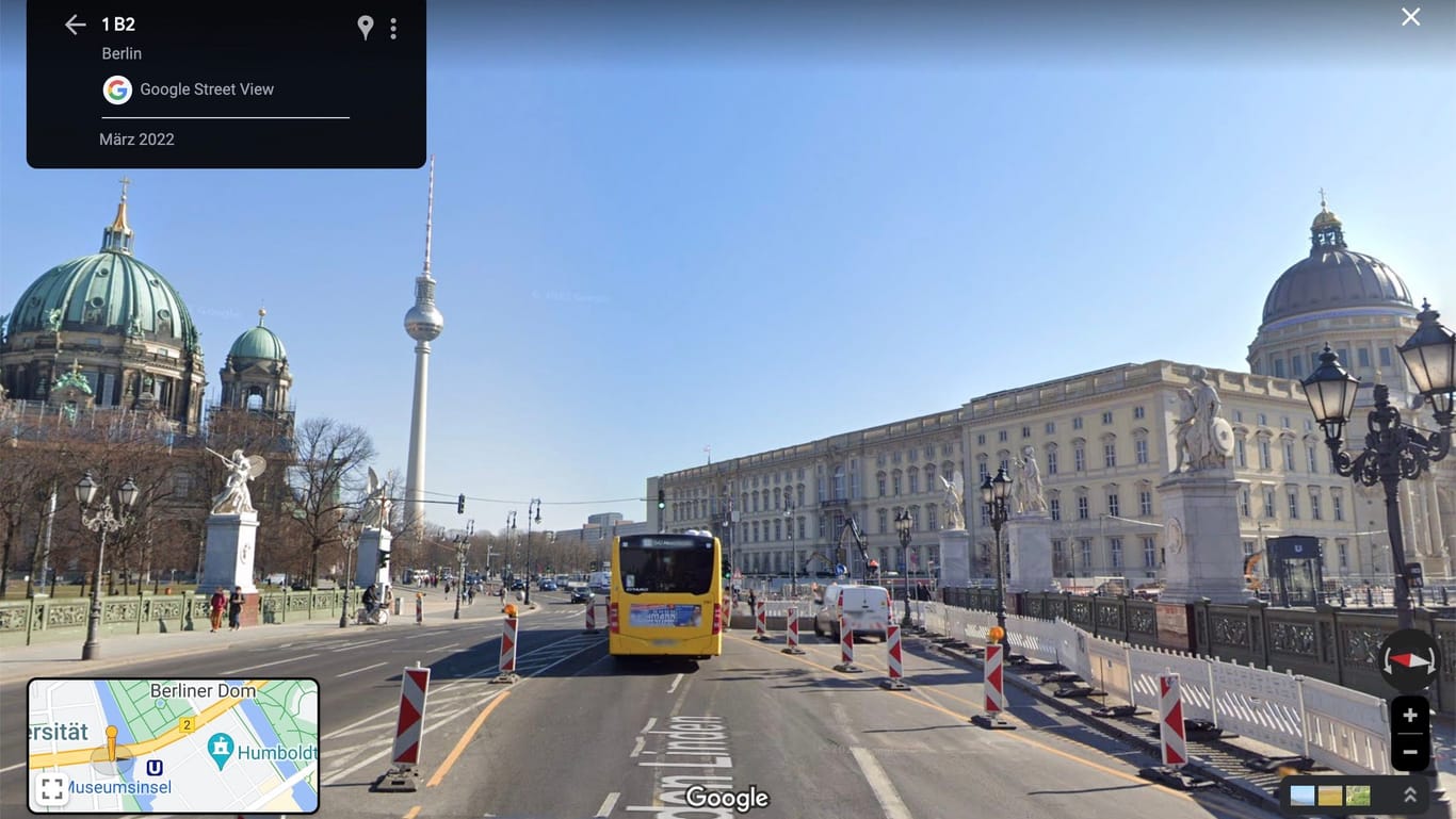 Der Berliner Dom (links) und das Berliner Stadtschloss in Google Street View: Bislang war das Schloss auf den veralteten Bildern nicht zu sehen.
