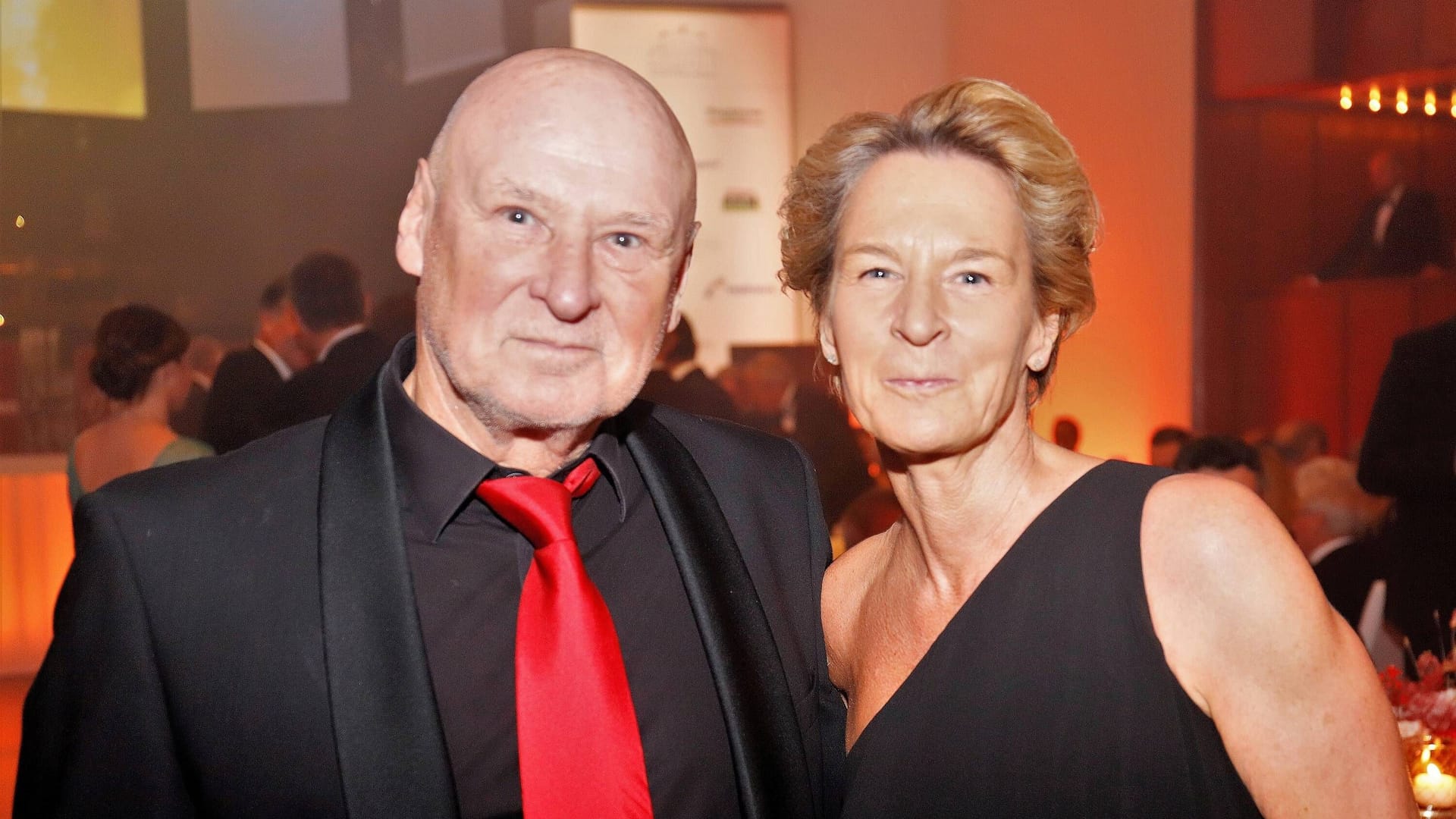 Herrmann Tecklenburg und Martina Voss-Tecklenburg (r.): Sie haben einen Altersunterschied von 20 Jahren. Herrmann Tecklenburg und Martina Voss-Tecklenburg (r.): Sie haben einen Altersunterschied von 20 Jahren.