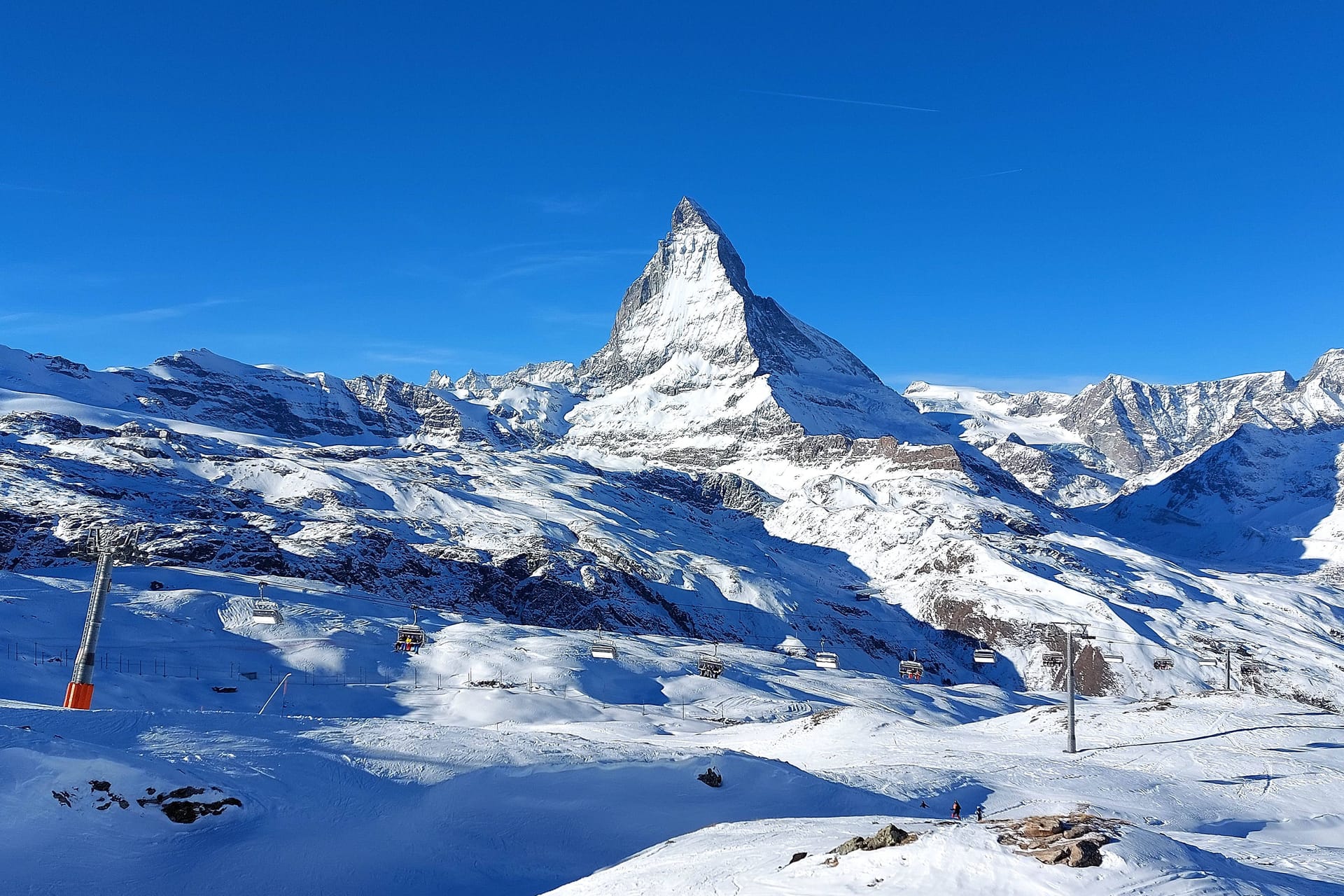 Alpenregion Zermatt (Symbolbild): Die Knochen waren durch die Gletscherschmelze freigegeben worden.