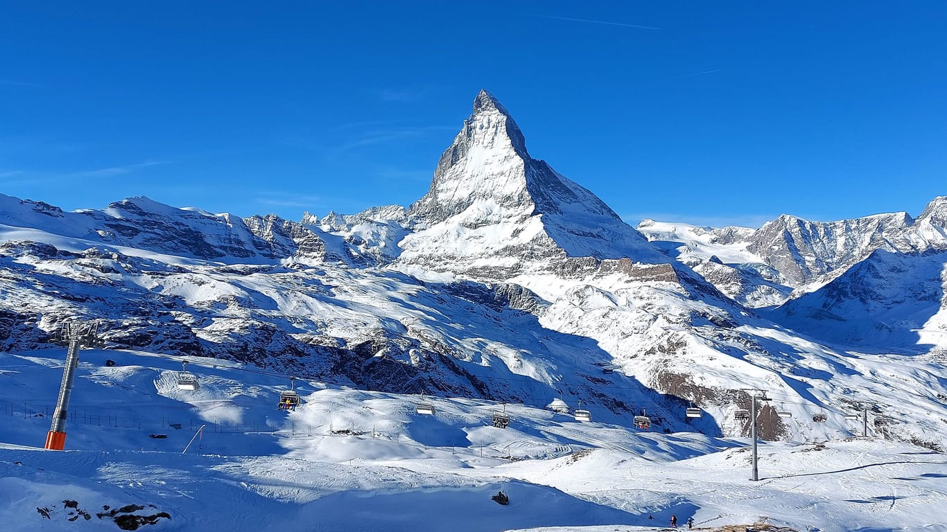Alpenregion Zermatt (Symbolbild): Die Knochen waren durch die Gletscherschmelze freigegeben worden.