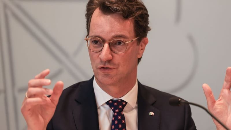 NRW-Ministerpräsident Hendrik Wüst (Symbolbild): Wüst wird am Mittwoch 18 Menschen mit der Rettungsmedaille des Landes auszeichnen.