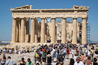 Seit 2.500 Jahren: Die Akropolis bestimmt bis heute das Stadtbild Athens. Doch das Weltkulturerbe ist in Gefahr.
