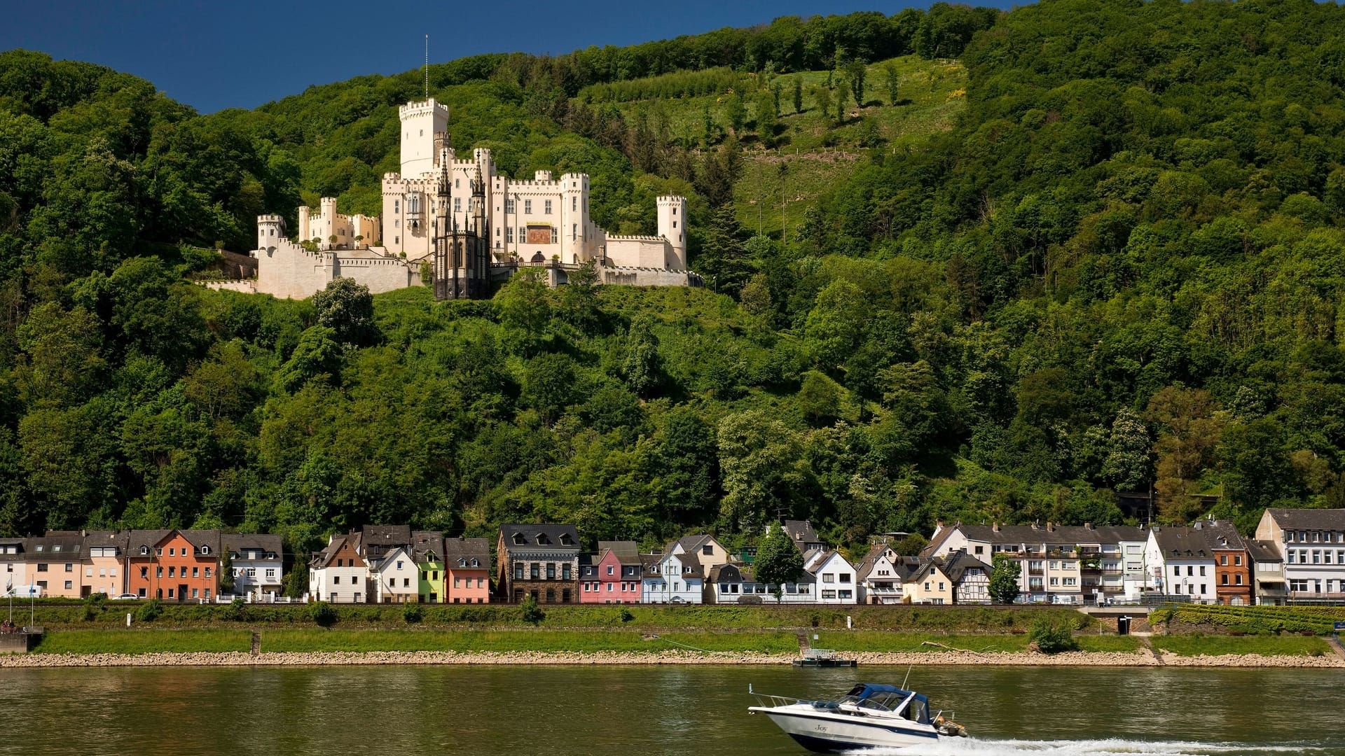 Neugotisches Schloss Stolzenfels: Hier ist die Rheinromantik zuhause.