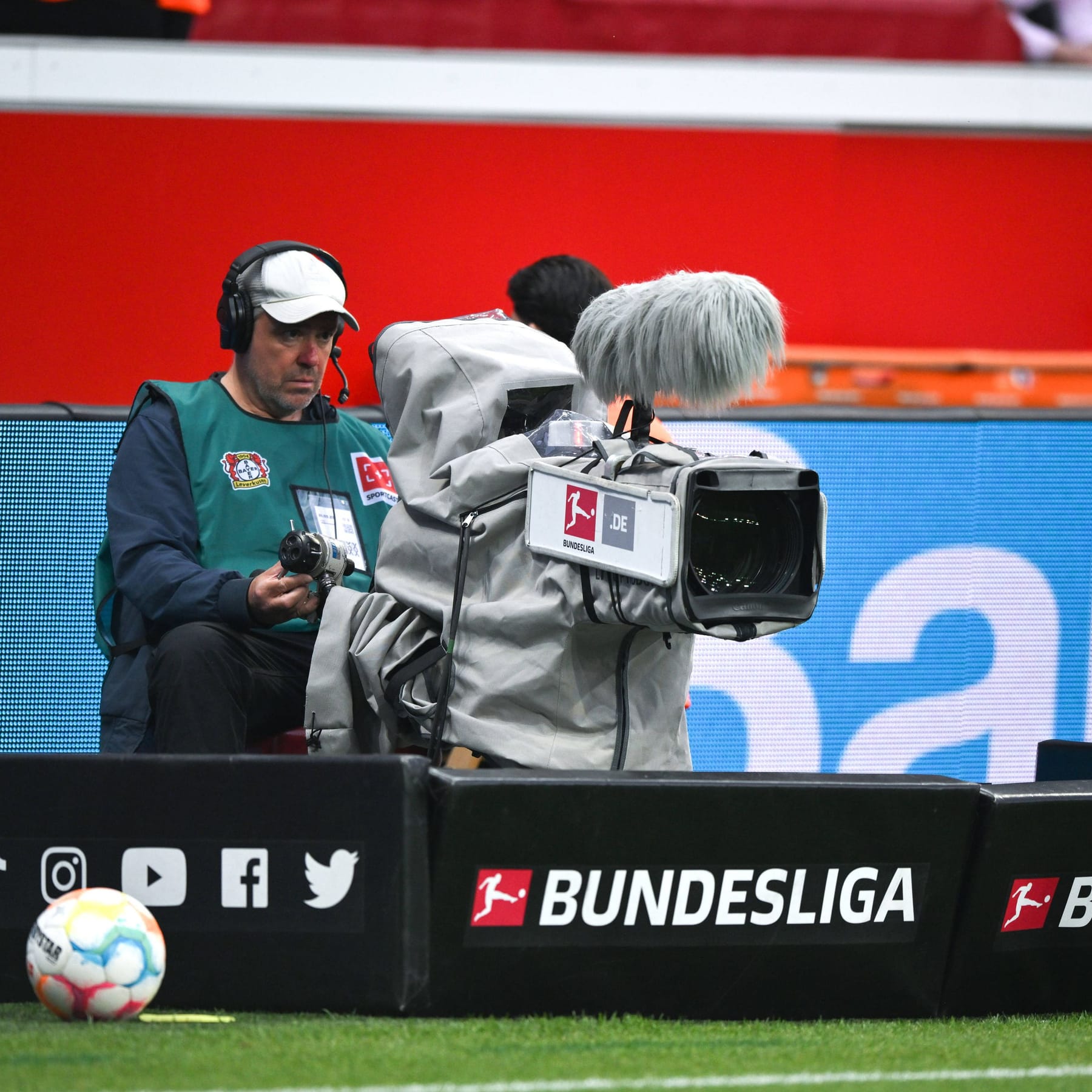 Bundesliga TV-Krise? Sky und DAZN haben Probleme
