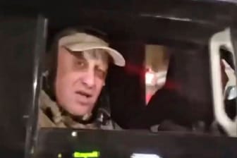 Screenshot einer Videoaufnahme von Jewgeni Prigoschin am 25. Juni in Rostow-am-Don: Wenige Stunden nachdem er seine Truppen zum Aufstand aufgerufen hatte, blies er die Meuterei wieder ab.